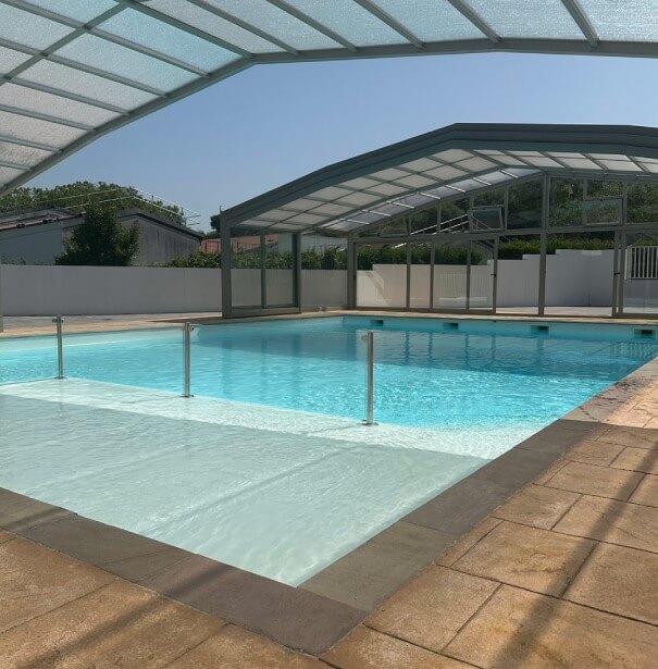 piscine couverte chalet hasparren